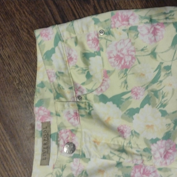 Liverpool Jeans Co lemon creme floral cropped Capri jeans size 14 - Picture 3 of 5